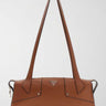Borsa a spalla Darcy con logo HWBG99 14080 COGNAC GUESS 